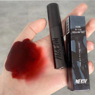 Son Kem Lì Merzy Noir In The Mellow Tint M13 Vỏ Đen M13 Glam Lấp Lánh
