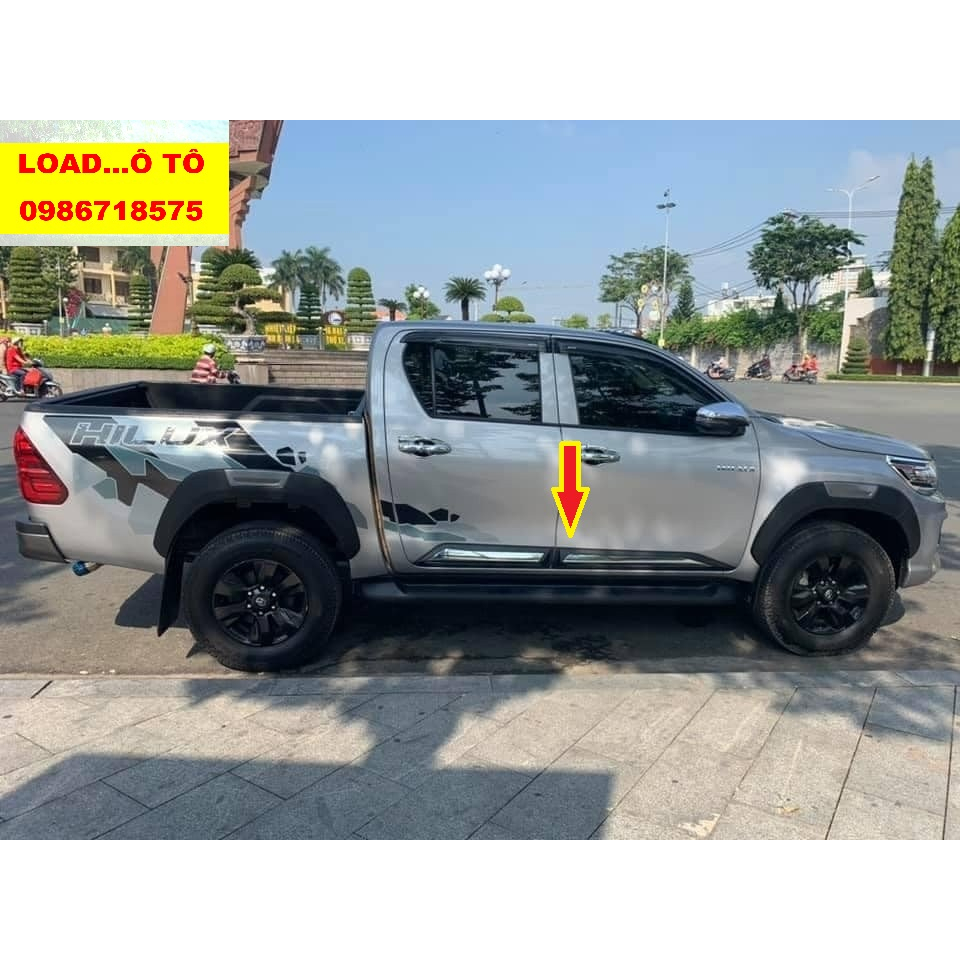 Ốp Nẹp Sườn Xe Toyota Hilux 2021-23 Mẫu Đen Viền Chỉ Mạ Crom Sáng Bóng