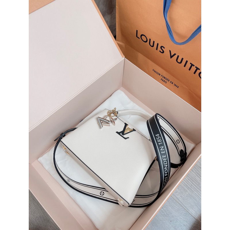 Túi LV CAPU Sz 27cm Quài bản to Chuẩn Super Vip Chất da mềm Fullbox nam châm bill thẻ VIP