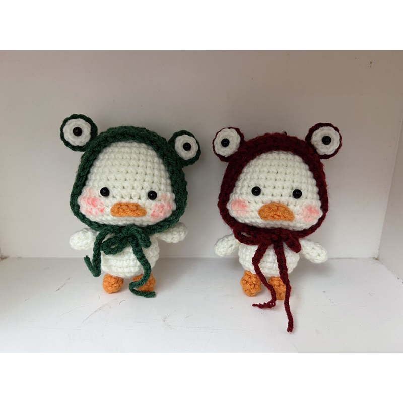 Móc khoá vịt đội mũ ếch bằng len siêu cute (cao 10cm)