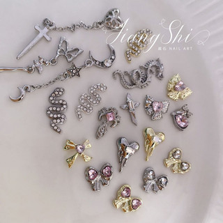 Charm tim xích,chữ thập trang trí móng