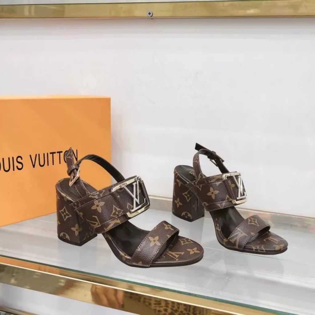Sandal nữ hoa nâu khóa chữ vuông gót thô to Nguyên hộp hãng cao cấp