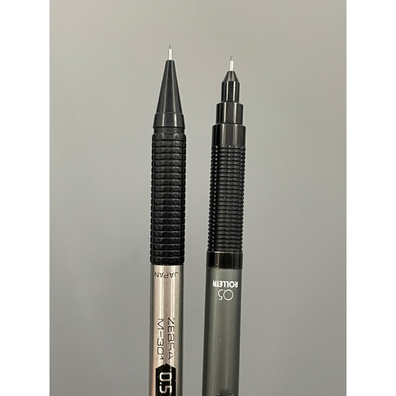 Thanh lý hai chiếc bút chì bấm 0.5mm made in Japan- 145.86453