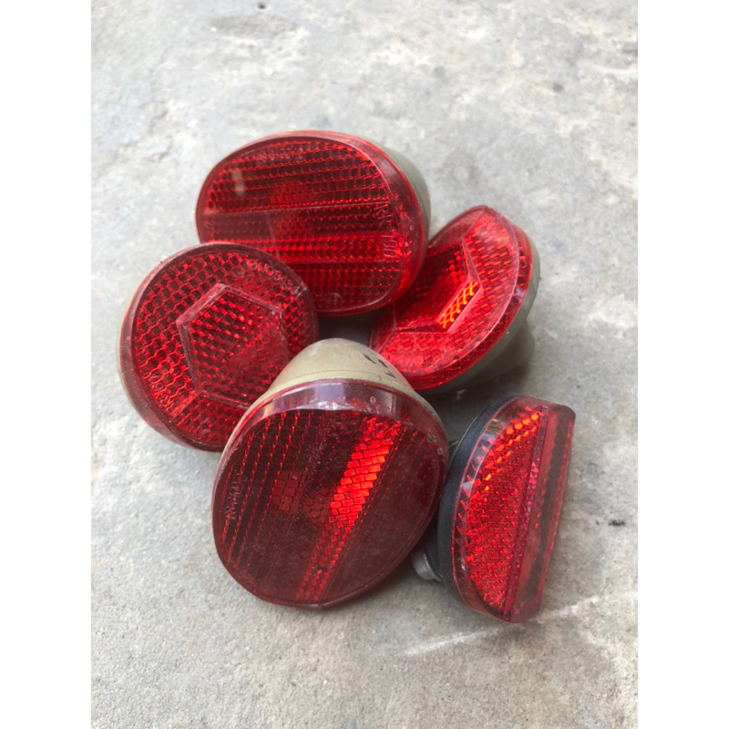 Đèn phản quang dè sau dùng cho tất cả loại xe