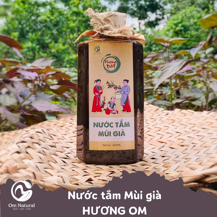Nước Tắm Mùi Già Dao đỏ Hương A Om Natural 350ml