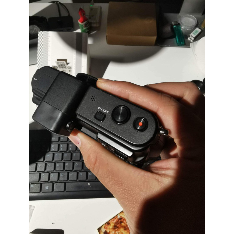 Máy ảnh nikon v1 kèm lens kit 10-30mm với 1 lens mf 25mm f1.4