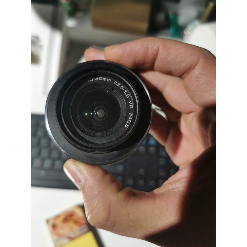 Máy ảnh nikon v1 kèm lens kit 10-30mm với 1 lens mf 25mm f1.4