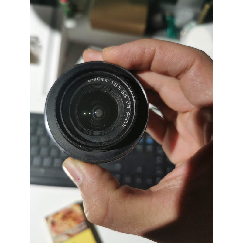 Máy ảnh nikon v1 kèm lens kit 10-30mm với 1 lens mf 25mm f1.4