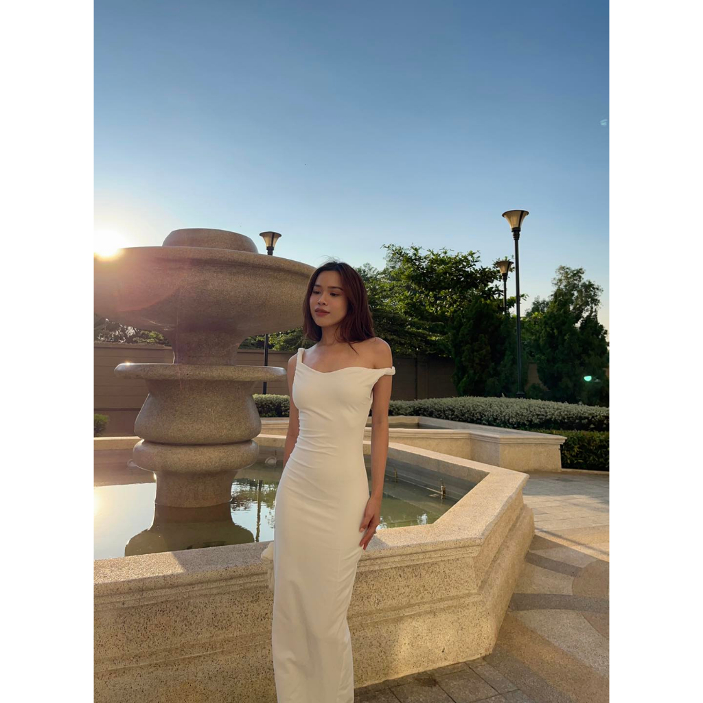 Jasmine Dress - Đầm trắng xoắn vai ôm body