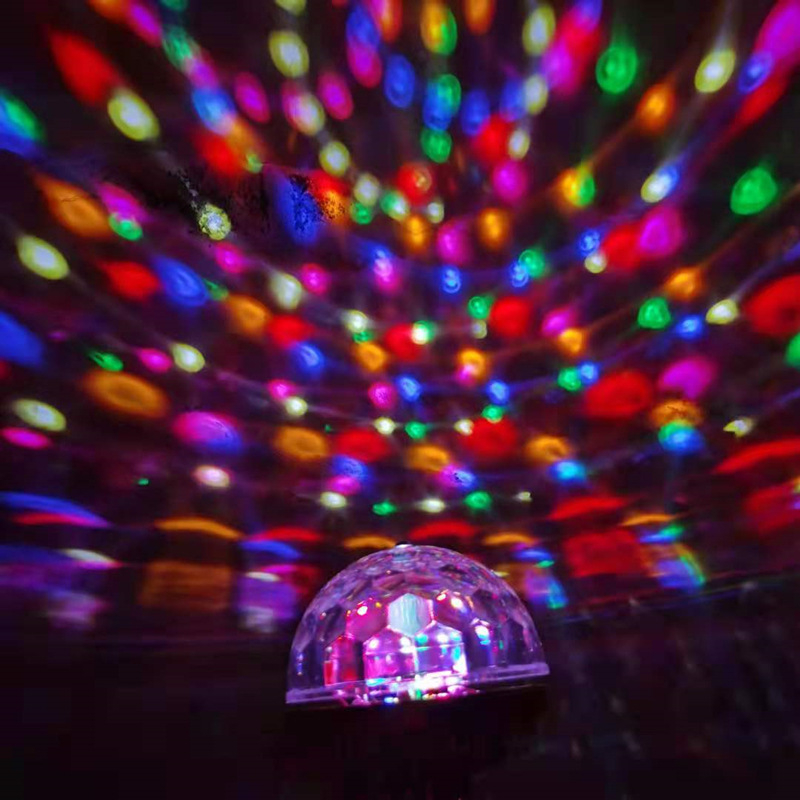 Đèn led 7 màu đui tròn, đèn led pha lê trang trí đủ màu xoay 360 độ, đèn quẩy 7 màu cảm biến theo nhạc, thông minh