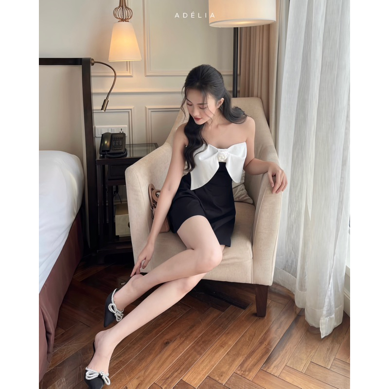 Áo liền quần Jumpsuit Adélia đen phối trắng kèm hoa trà