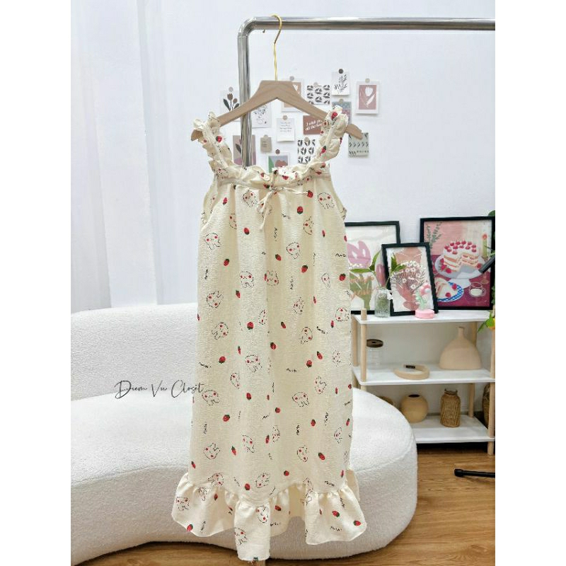 Đầm ngủ 2 dây bèo đũi xốp hoạ tiết dễ thương.