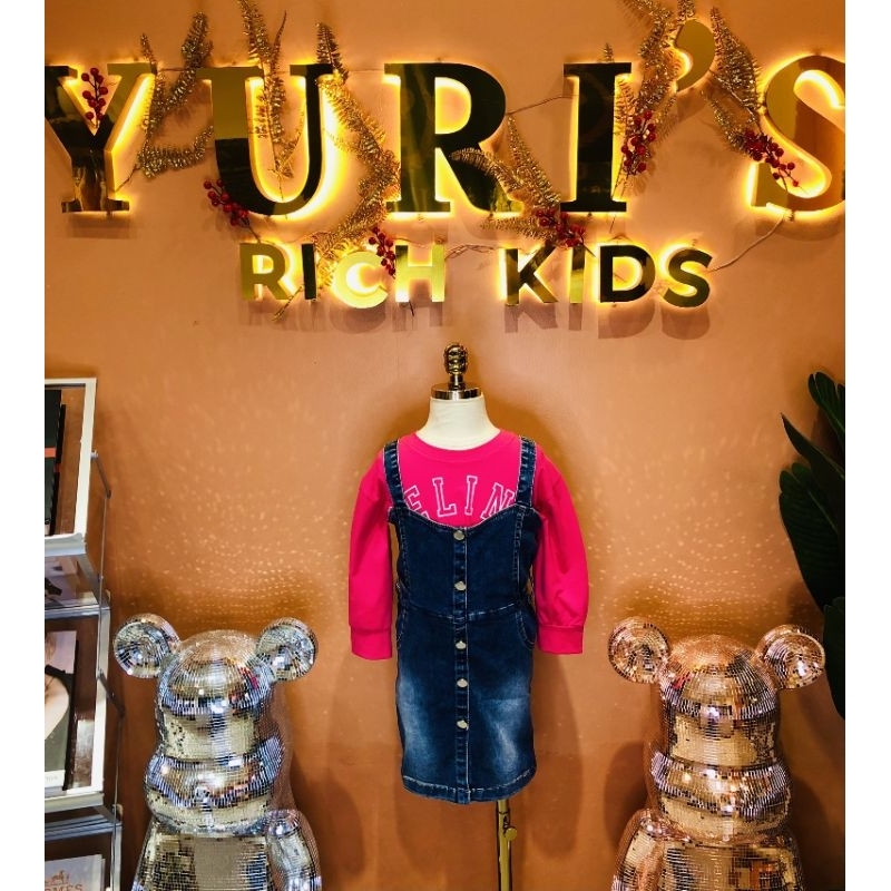 OUTFIT VÁY YẾM JEANS KẾT HỢP CÙNG ÁO CROPTOP HỒNG SIÊU DỄ THƯƠNG, CÁ TÍNH