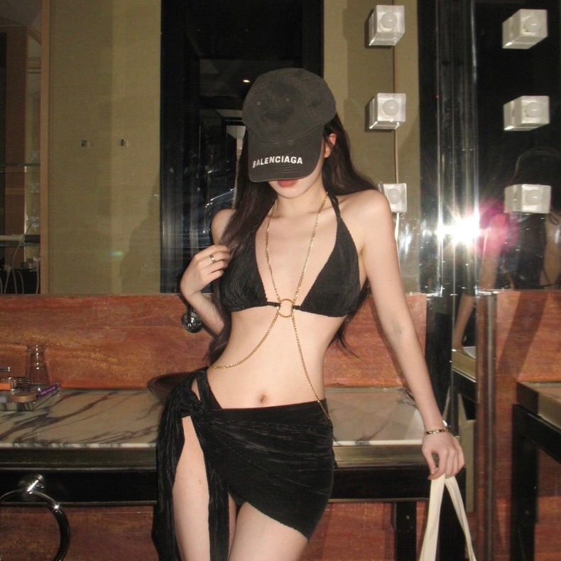 BI14 BIKINI đen nhung hoạ tiết dây xích mới 2023