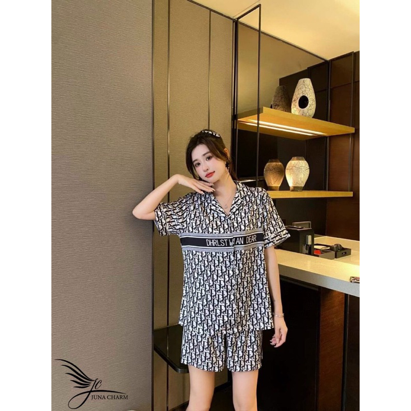 Đồ mặc nhà pijama nữ thiết kế hoạ tiết dior đơn điệu sang chảnh - chất liệu lụa mát mẻ mềm mại êm dịu thoải mái dễ chịu.