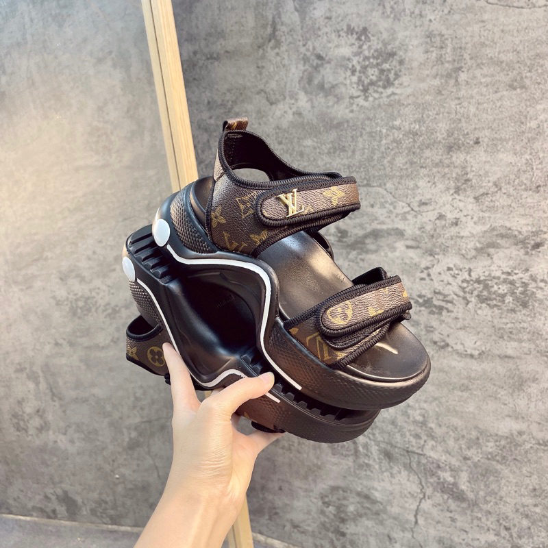 (không hộp )Xăng đan L.V đế uốn lượn mới 2023/Dòng rẻ hơn 100KA -siêu nhẹ cao 5/6p