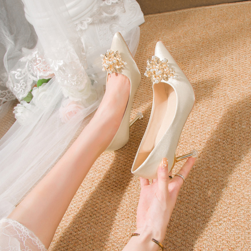 Giày Cao Gót Mũi Bít Đính Hoa Xinh Xắn Thời Trang Dành Cho Nữ - EDZ48