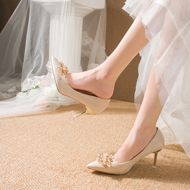 Giày Cao Gót Mũi Bít Đính Hoa Xinh Xắn Thời Trang Dành Cho Nữ - EDZ48