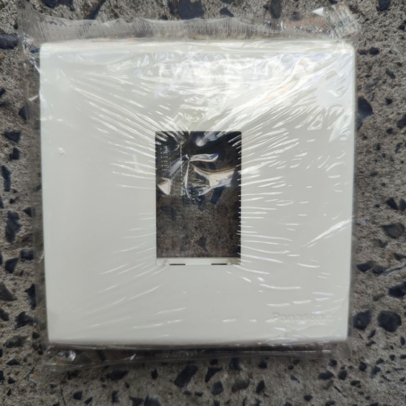 Mặt vuông 1 thiết bị WEB7811SW Panasonic dòng Wide Series