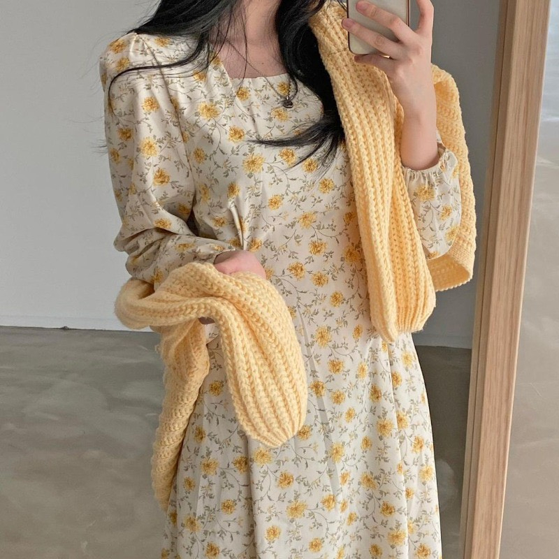 Váy hoa nhí màu be vàng dài tay thắt eo nhẹ nhàng xòe dài vintage Hàn Quốc