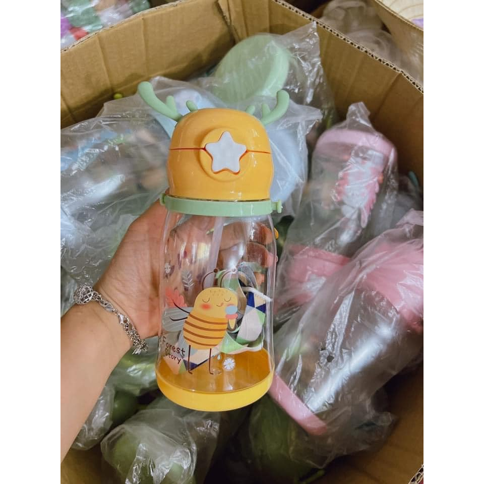 Bình Uống Nước Cho Bé Dung tích 600ml Hình Con Hươu Có Ống Hút
