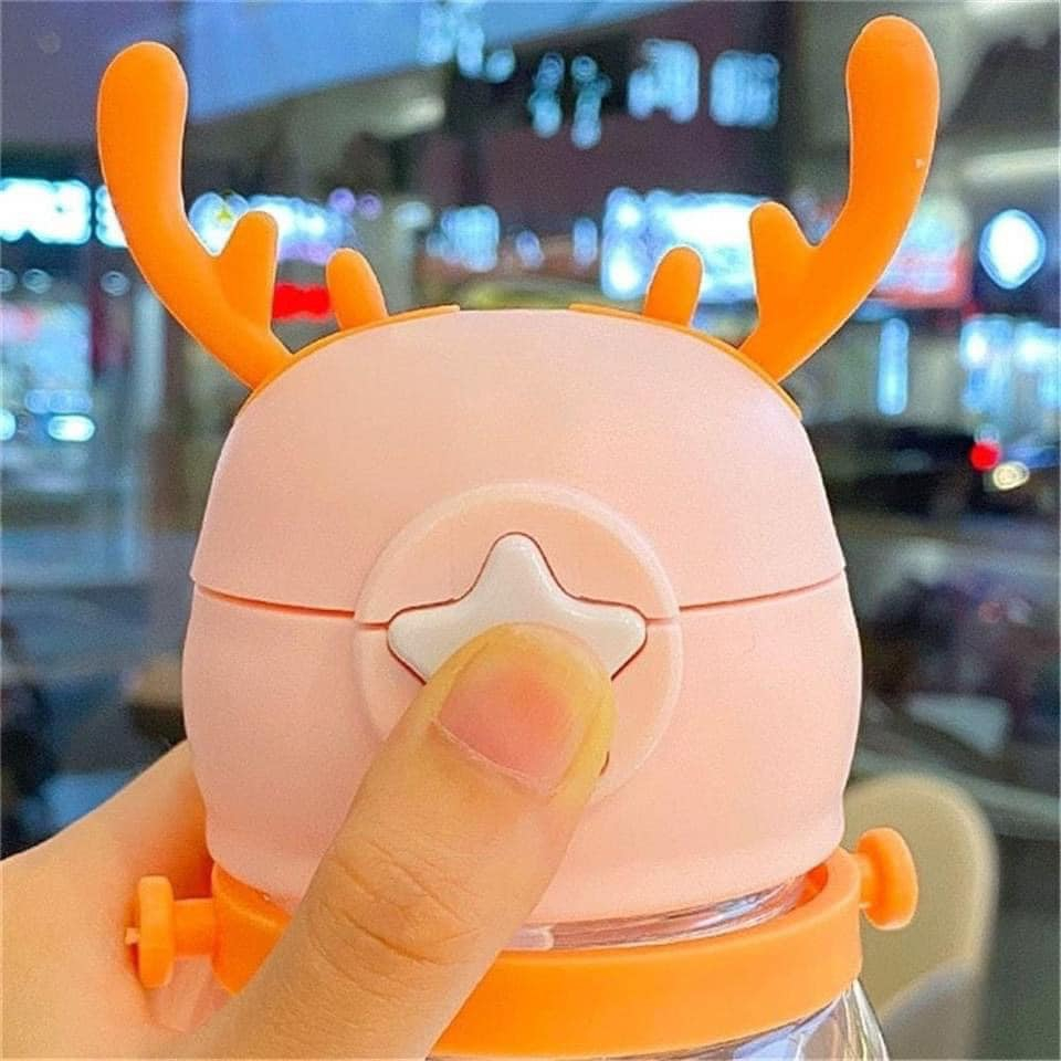 Bình Uống Nước Cho Bé Dung tích 600ml Hình Con Hươu Có Ống Hút