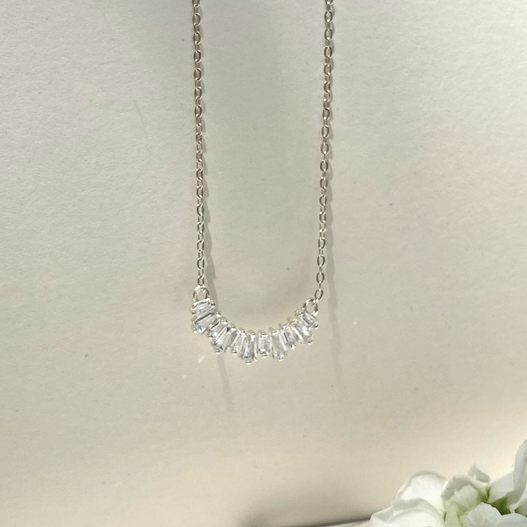 Dây chuyền Đá chữ nhật cong Adelaide - Grace Jewelry