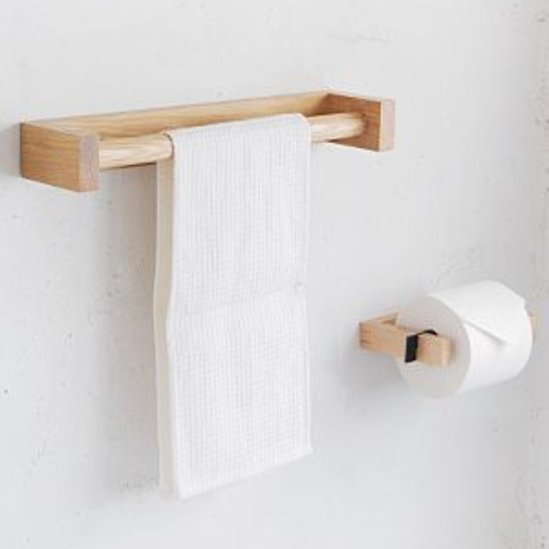 Treo giấy vệ sinh nhà tắm bằng gỗ đơn giản