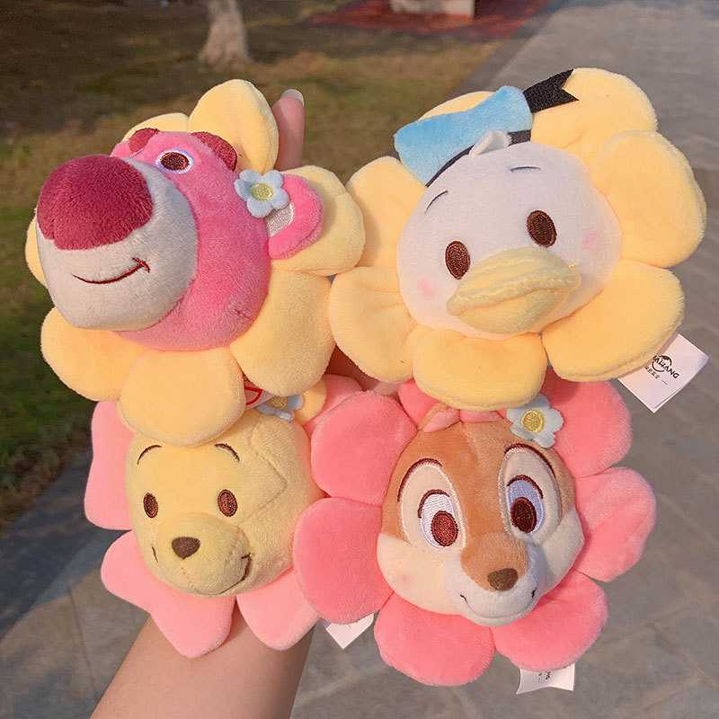 Móc khoá bông hình gấu Dâu- Gấu Pooh- Vịt Donald- Sóc hoa mặt trời dễ thương, có chuông