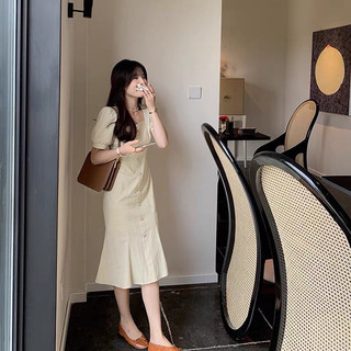 Váy đuôi cá tay phồng cúc ngọc