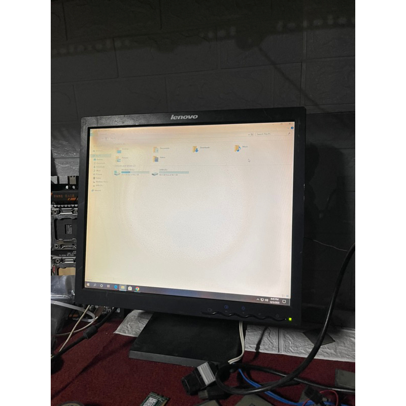Màn hình lenovo 17 vuông tấm nền xấu nhưng chữ nét