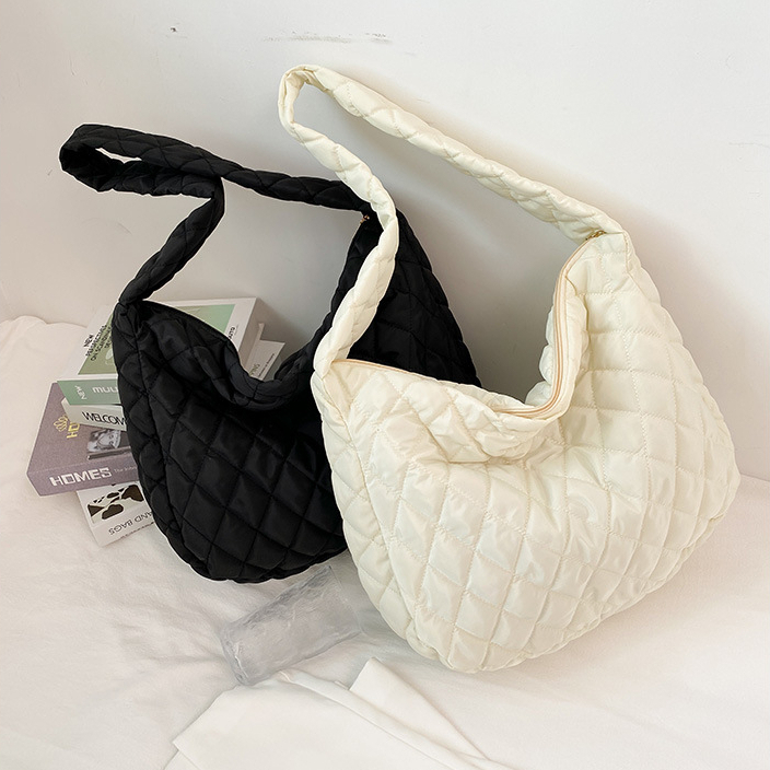 Túi phao jennie đeo chéo chần bông dày lót trong có khóa kéo đi học