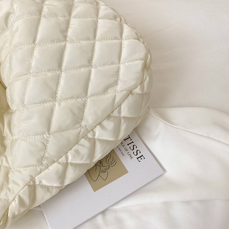 Túi phao jennie đeo chéo chần bông dày lót trong có khóa kéo đi học