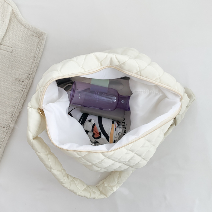 Túi phao jennie đeo chéo chần bông dày lót trong có khóa kéo đi học