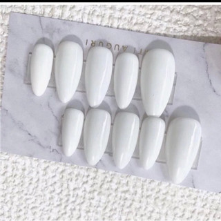 Nail box móng úp thiết kế màu trắng trơn , móng tay giả