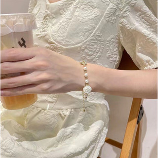 Vòng tay hoa trà trắng