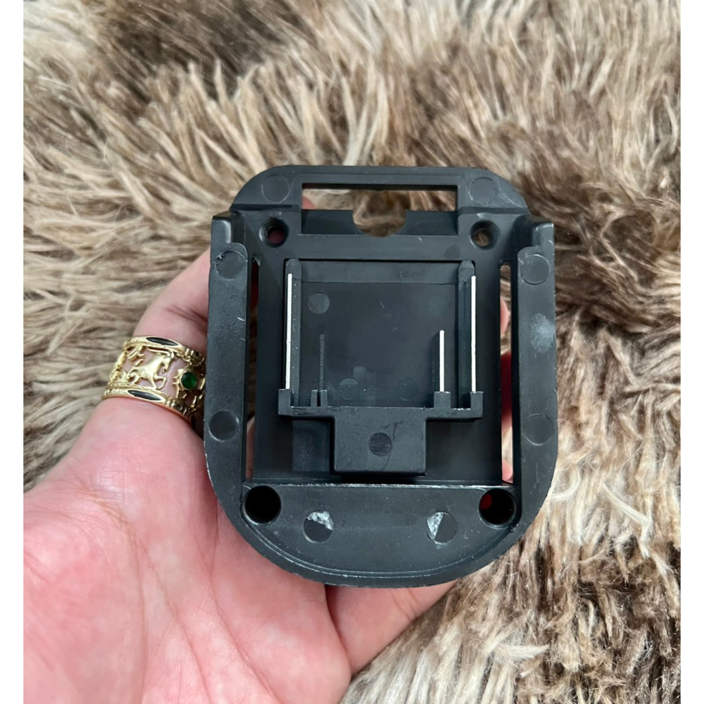 Đế đúc 3 chân pin Makita 14.4V - 18V nhựa siêu cứng .