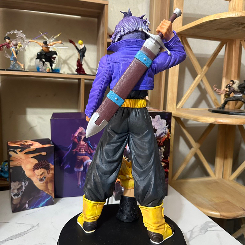 Future Trunks dáng đứng có 2 đầu thay thế Super Saiyan  hàng cao cấp siêu thực