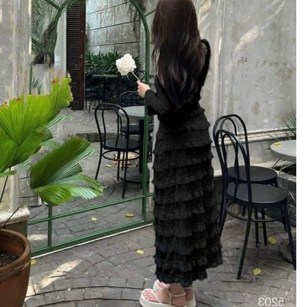 Sét váy hai dây maxi đáng dài kèm áo khoác cadigan phối bèo ngang sang trong quý phái đi dự tiệc đi chơi .SB130XM