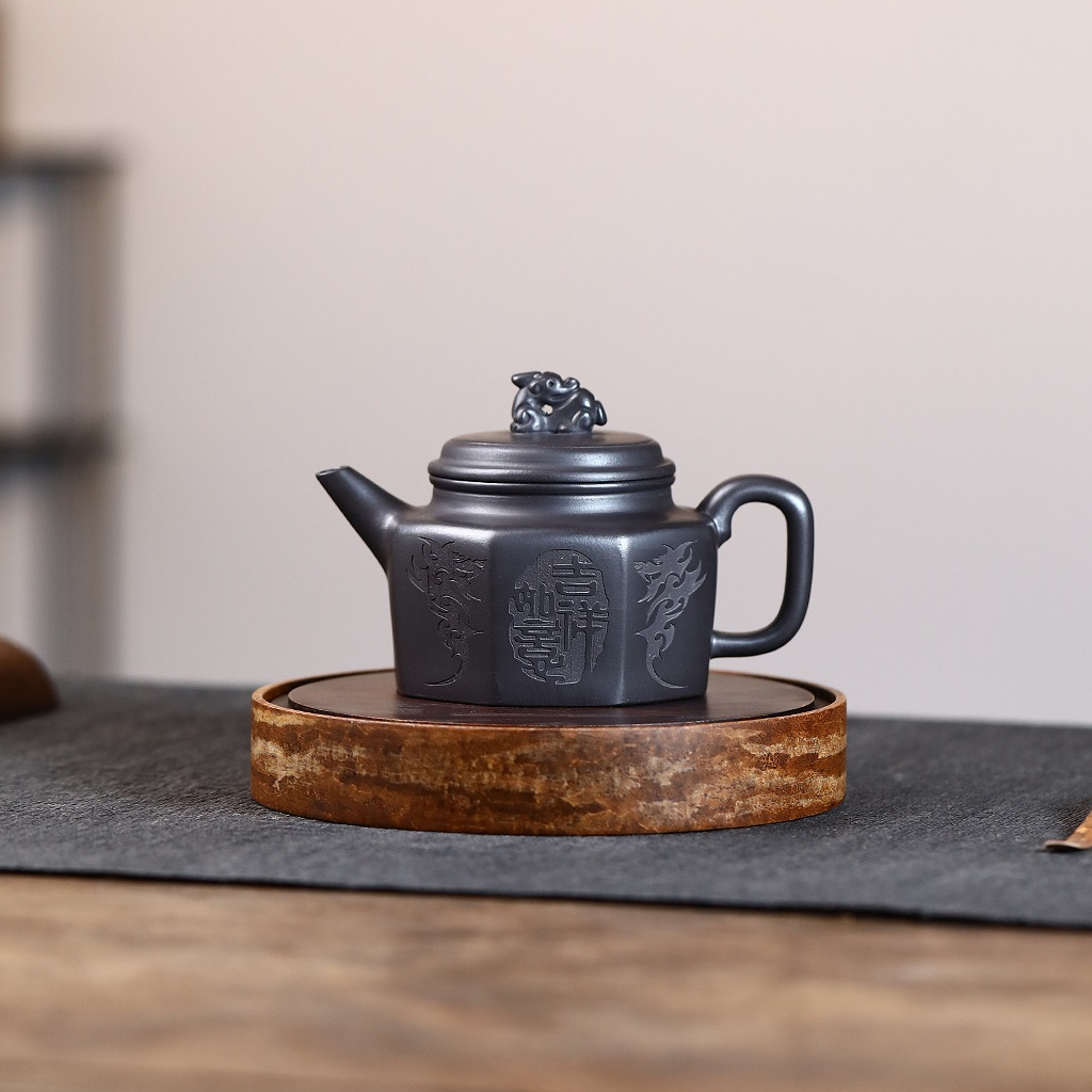 Ấm Tử Sa Nghi Hưng Đức Chung Bát Phương 220 ml (Hắc Nê)