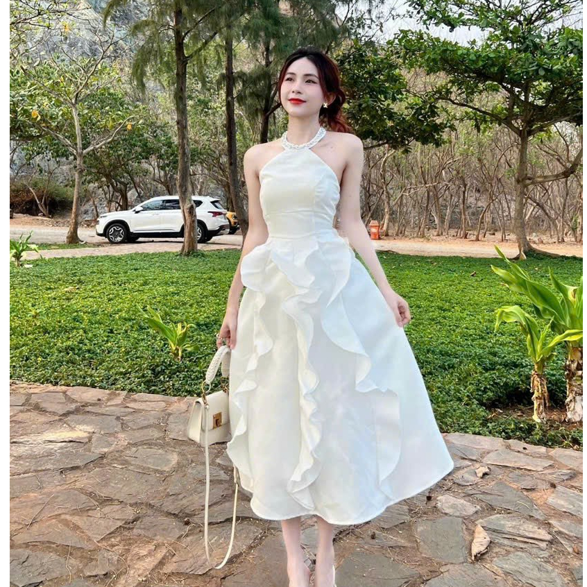 Đầm dự tiệc, thời trang nữ sang chảnh chất tapta đính cườm cổ yếm có mút dáng váy dài xoè maxi phối ren