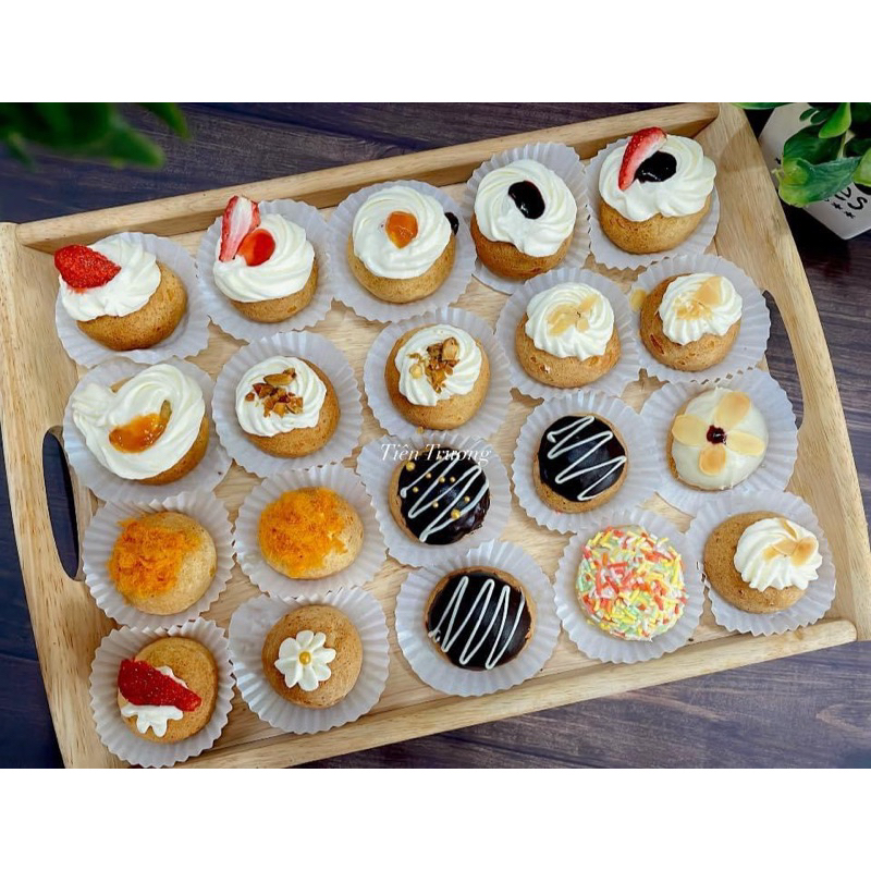 Bánh su kem Singapore nhà làm hấp dẫn hộp 12cai