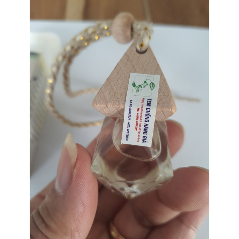 Tinh dầu treo xe ô tô 100% tự nhiên giúp diệt khuẩn khử mùi hôi có hương thơm dịu nhẹ
