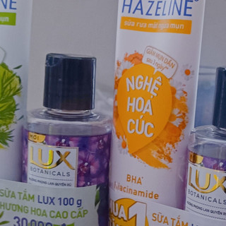 Sữa Rửa Mặt Sáng Da Hazeline - Lựu Đỏ 100g