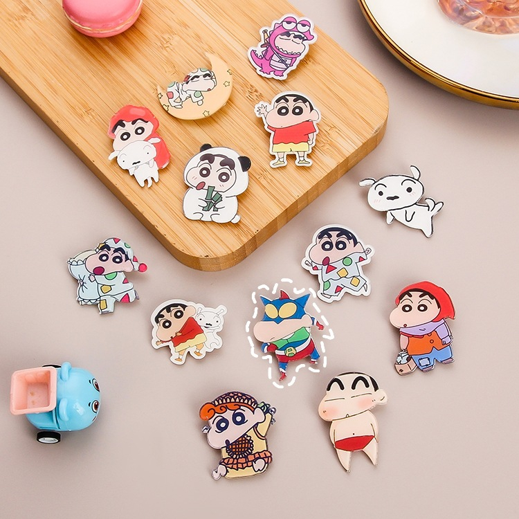 Huy Hiệu Phụ Kiện Cài Áo Shin Cậu Bé Bút Chì Pin Sticker Ghim Trâm Cài Áo Acrylic Balo Túi Ví Mũ Xinh Xắn TEECI C007