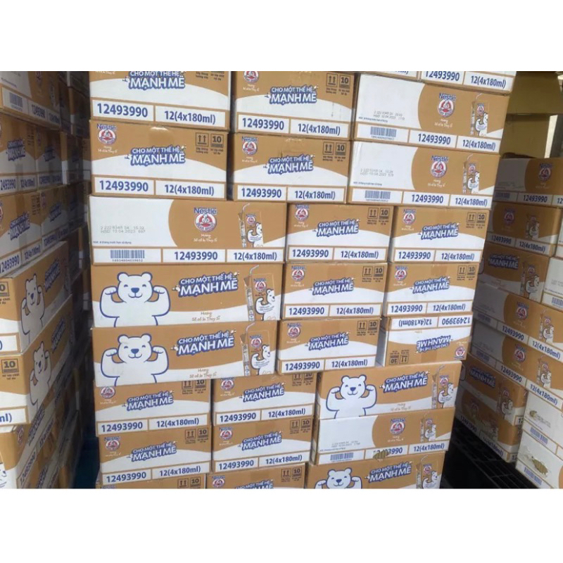 [Date 12/2023] Thùng 48 hộp sữa Nestle Gấu hương sô cô la (48x180ml)