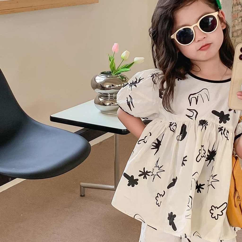 Bộ đồ đi biển bé gái DINOKING Set áo baby doll tay bồng + quần short họa tiết cá tính chất lanh cotton mềm mịn DB36