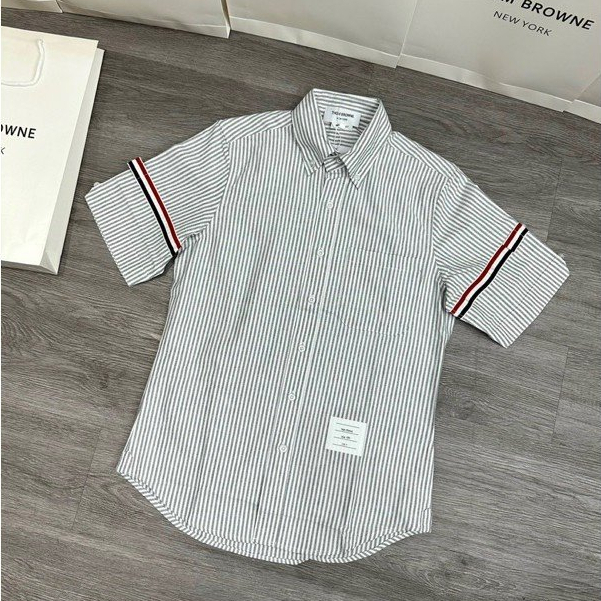 Áo Sơ Mi Thom Kẻ Sọc Ngắn Tay Họa Tiết Thêu 2 tay Vải Cotton Lụa Cao Cấp Phong Cách Sang Chảnh | BigBuy360 - bigbuy360.vn