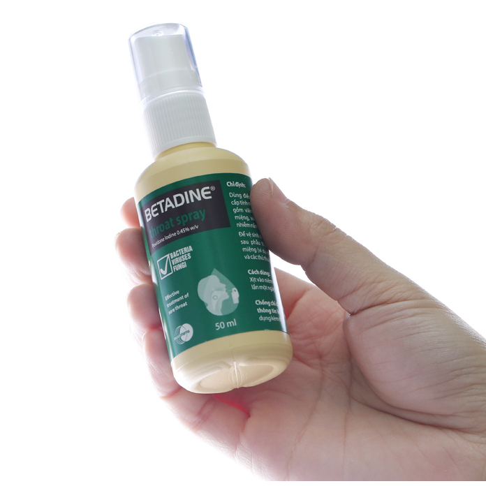 Chai xịt họng Betadine Throat Spray Povidon iodin 0.45% 50ml (date 01/2028)