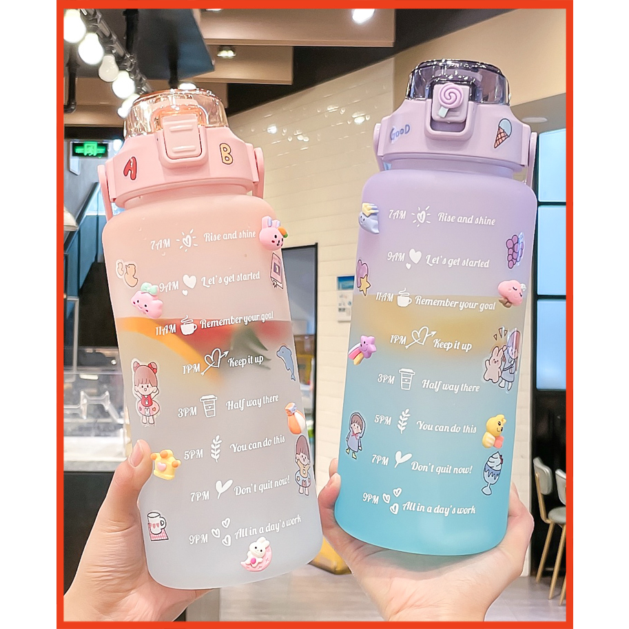Bình Nước Loại To 2 Lít tặng Kèm Sticker 2D Và Ống Hút Có Vạch Chia Nhắc Nhở Dành Cho Người Lười Uống Nước